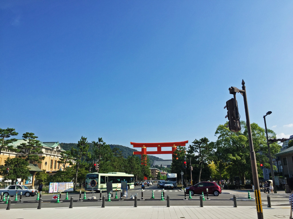 平安神宫外的街道